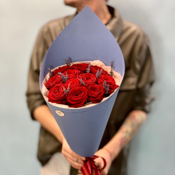 Buchet din Trandafiri Roșii cu Lavandă [3]