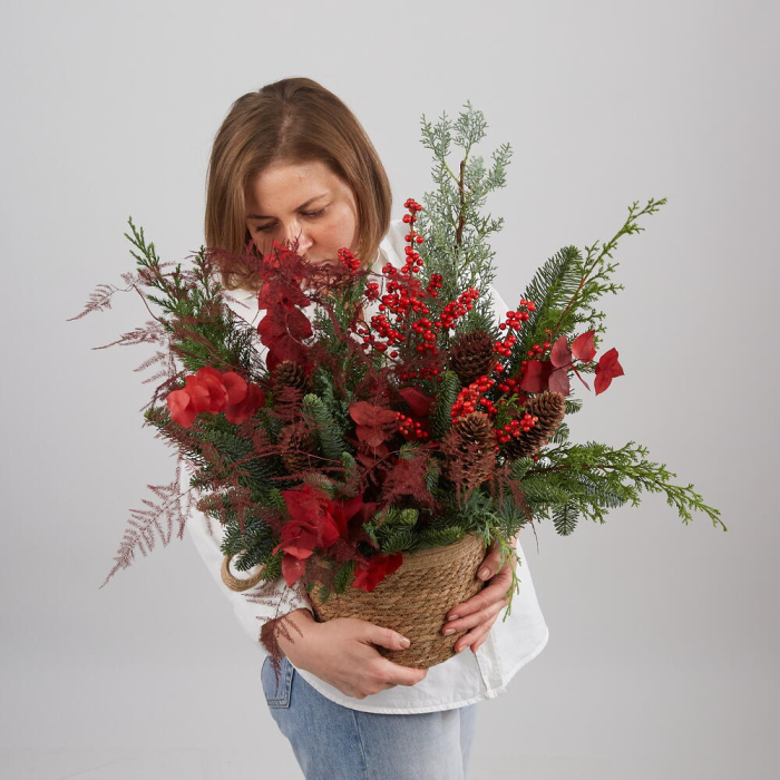 Aranjament de Anul Nou cu brad într-un coș [3]