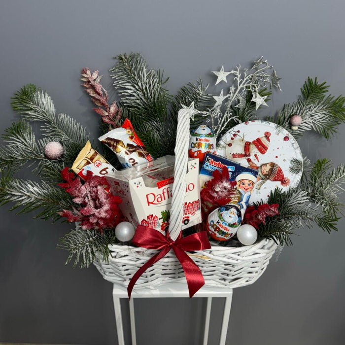 Coș de Anul Nou cu Dulciuri, Ciocolată Kinder și Fursecuri [2]