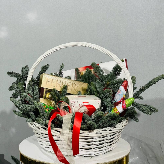 Coș de Crăciun cu Raffaello, Ferrero Rocher și Merci [3]