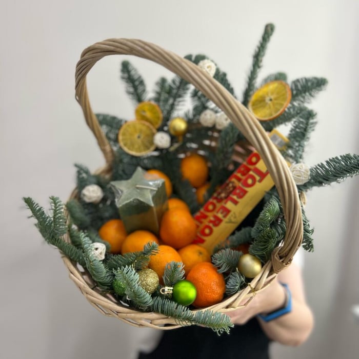 Coș cadou de Anul Nou cu Toblerone și Mandarine [2]