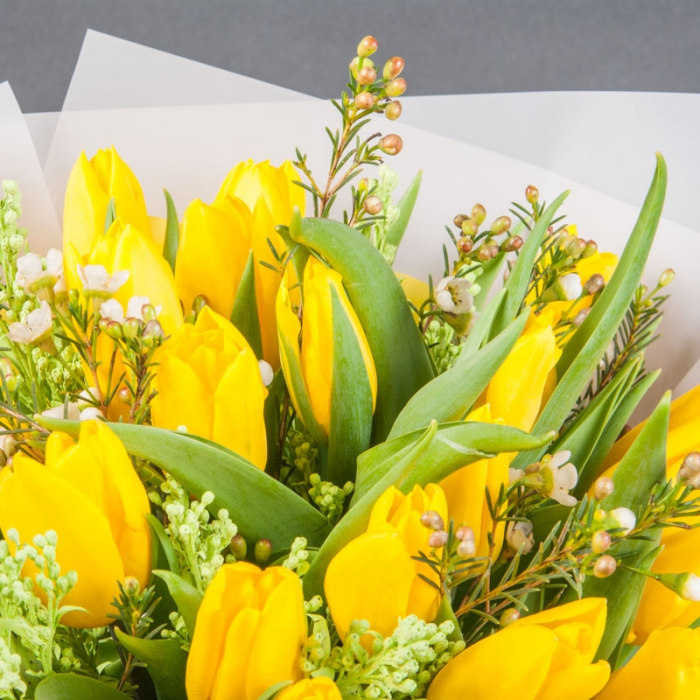 Buchet „Soare” din Lalele Galbene și Solidago [4]