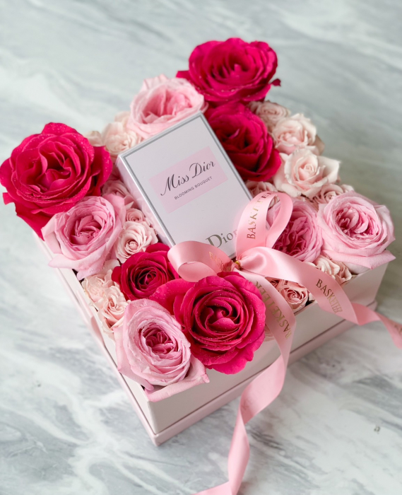 Cutie Elegantă cu Flori și Parfum Miss Dior [4]