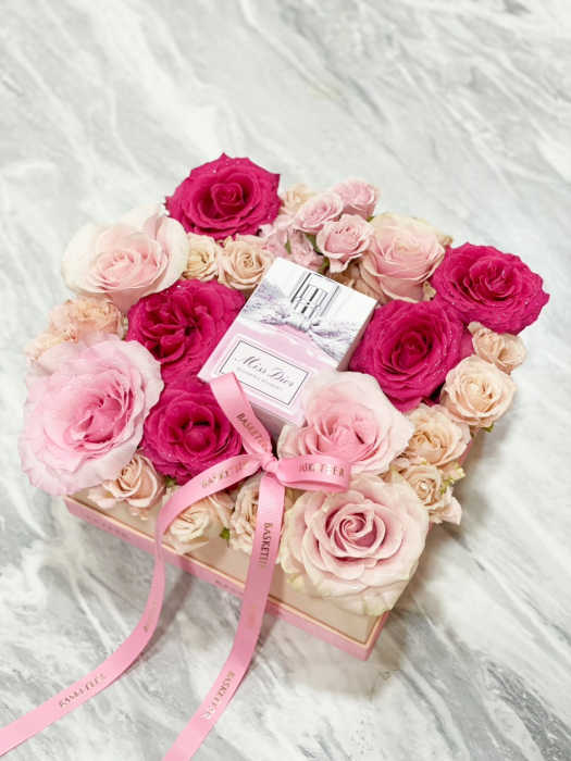Cutie Elegantă cu Flori și Parfum Miss Dior [3]