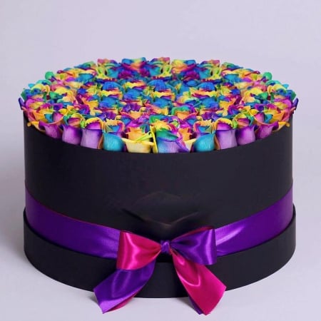 8 Martie - Cutie cu 101 Trandafiri Rainbow București
