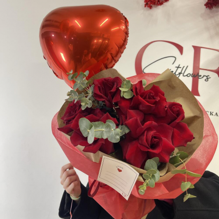 Buchet din Trandafiri și Balon Inimă pentru Valentine's Day [4]