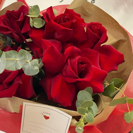 Buchet din Trandafiri și Balon Inimă pentru Valentine's Day [2]