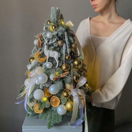 Brad de Crăciun din Nobilis cu Globuri și Accesorii de Sezon [1]