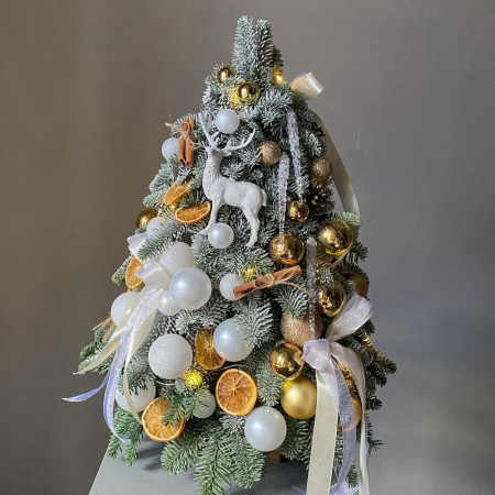 Brad de Crăciun din Nobilis cu Globuri și Accesorii de Sezon [2]