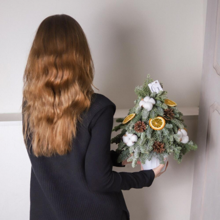 Brad de Craciun cu bumbac, conuri de pin si portocala [3]