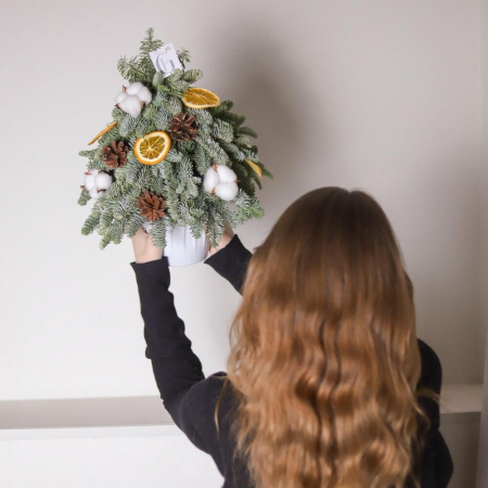 Brad de Craciun cu bumbac, conuri de pin si portocala [4]