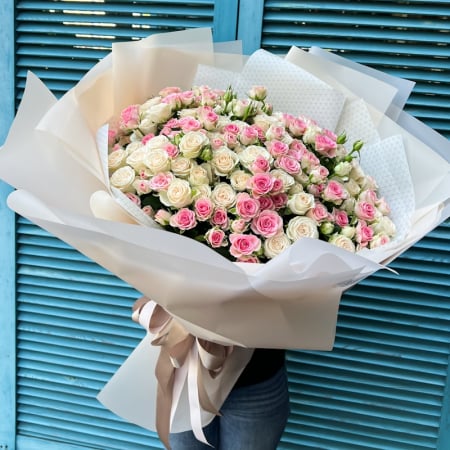 Buchet de 31 de trandafiri spray Sophie și Good Mood [1]