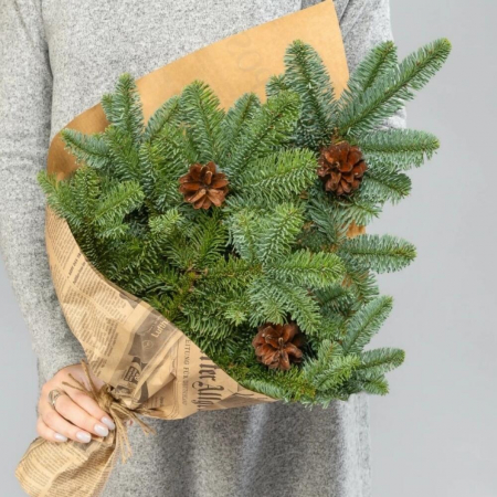 Buchete pentru externare din spital - Buchet de iarnă „Winter Nobilis” cu livrare oriunde in Romania