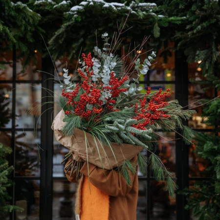 Ocazii - Buchet de Iarnă cu Ilex, Eucalipt și Brad Natural