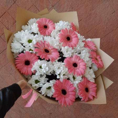 Buchete din Flori Mixte - Buchet din Gerbere Roz și Crizanteme Albe București