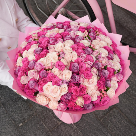 8 Martie - Buchet Alb-Roz din 101 Trandafiri Tross