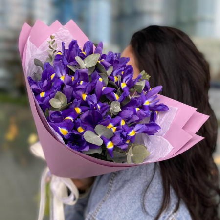 Buchete din Iriși - Buchet din 19 Iriși Mov și Eucalipt