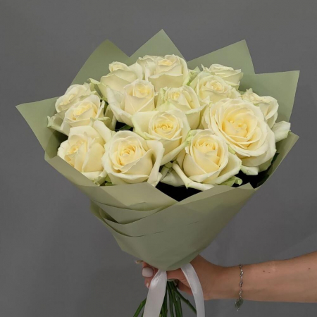 Buchet din 15 Trandafiri Albi [3]
