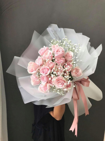 Buchete din Trandafiri - Buchet din 21 Trandafiri Roz și Gypsophila