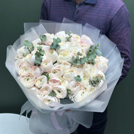 Buchete din Ranunculus - Buchet din 51 Ranunculus Alb și Eucalipt