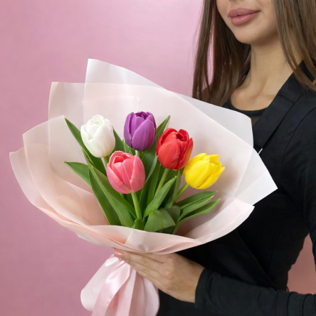 Lalele - Buchet din 5 Lalele Multicolore și Verdeață Decorativă