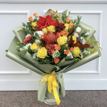 Flori de Toamnă - Buchet Elegant cu Amaryllis și Trandafir Penny Lane