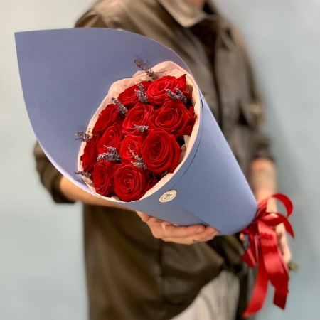 1 Martie - Buchet din Trandafiri Roșii cu Lavandă