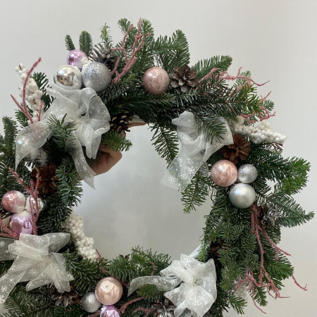 Coroniță Nobilis cu Globuri și Decor [3]