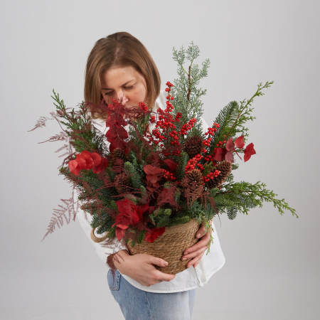 Aranjament de Anul Nou cu brad într-un coș [2]