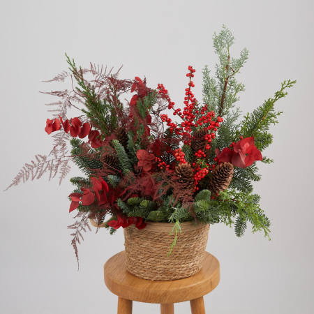 Aranjament de Anul Nou cu brad într-un coș [1]