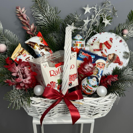 Coș de Anul Nou cu Dulciuri, Ciocolată Kinder și Fursecuri [2]