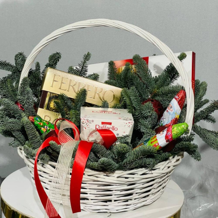 Coșuri de Crăciun - Coș de Crăciun cu Raffaello, Ferrero Rocher și Merci