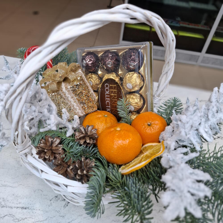 Coș de Crăciun cu Mandarine, Conuri și Ferrero [1]