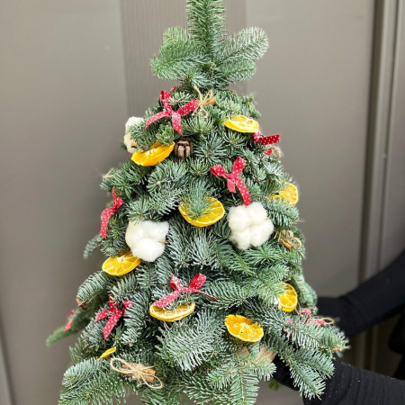 Pom de Crăciun cu Bumbac, Scorțișoară, Portocale și Fundițe [1]