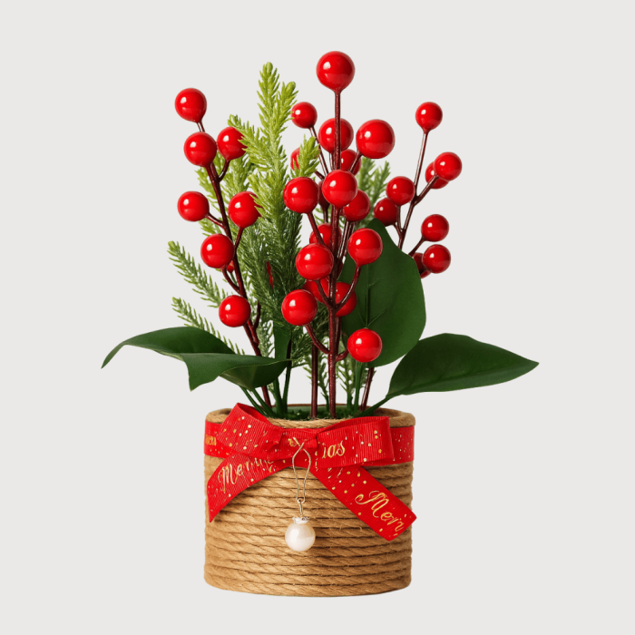 Aranjament de Crăciun cu Biluțe Roșii, Frunze Verzi și Ghiveci Decorat cu Fundiță [3]