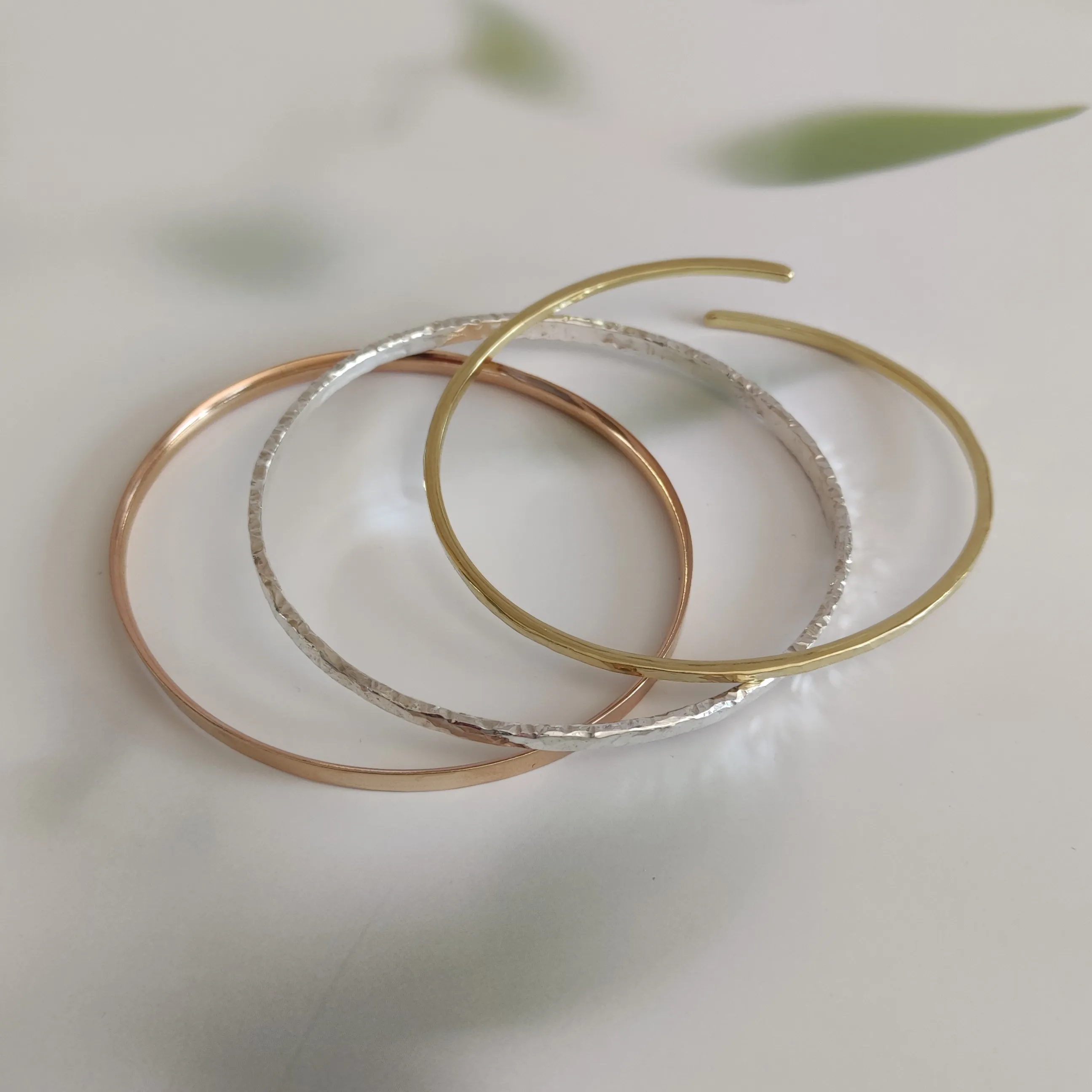 Bratara fixa din argint, texturata cu ciocanul [2]