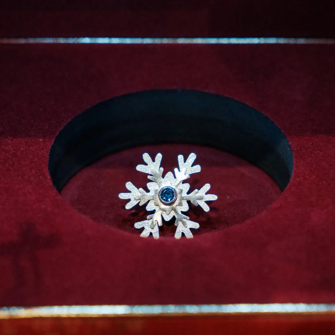 Brosa din argint, fulg de nea, zirconiu albastru [3]