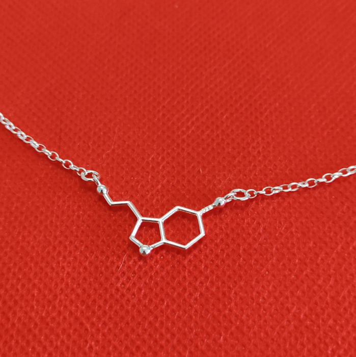 Colier din argint, formula chimica serotonina [3]