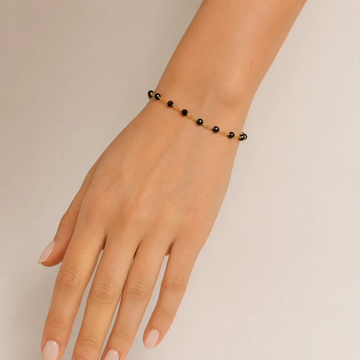 Bratari lantisor - Bratara din argint placat cu aur cu spinel negru