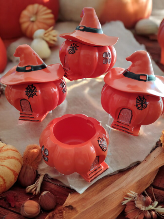 Lumânare parfumată "Pumpkin Spice Latte", în vas ceramic, model CĂSUȚA VRĂJITOAREI [3]