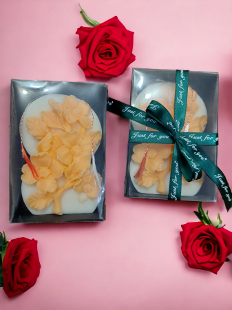 Lumânare decorativă - ”8 Martie”, cu parfum de Frezie [3]