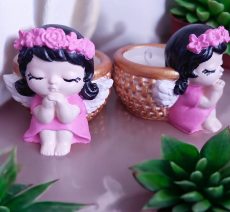 Lumânare parfumată "Angel", în vas ceramic, model FETIȚĂ ÎNGERAȘ ȘI COS ÎMPLETIT [1]