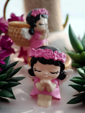Lumânare parfumată "Angel", în vas ceramic, model FETIȚĂ ÎNGERAȘ ȘI COS ÎMPLETIT [7]