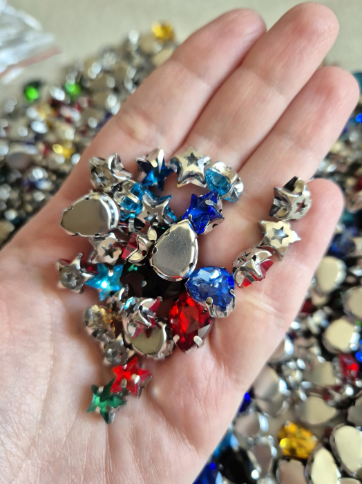 Mix strasuri defecte lacrima 10x14mm si stea 10mm [3]