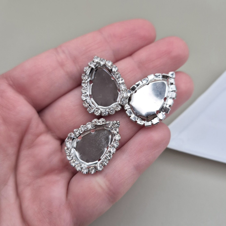 Strasuri Inima - Cupa metalica auriu/argintiu cu strasuri pentru cristal 13x18mm