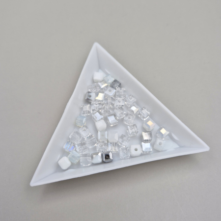 Alte forme - Margele cub 4mm mix alb