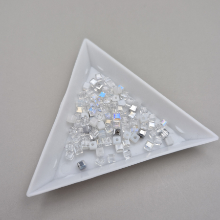 Alte forme - Margele cub 3mm mix alb