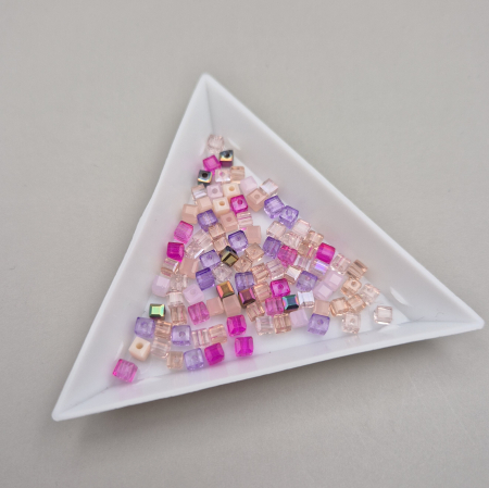 Alte forme - Margele cub 3mm mix roz