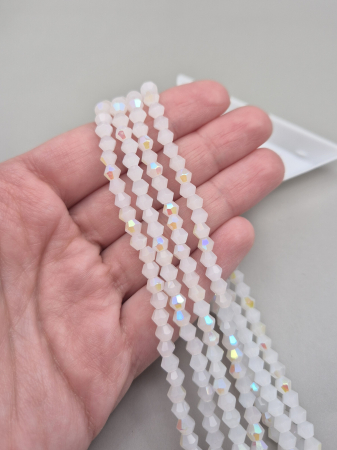 Alb - Margele biconice 4mm milky white AB