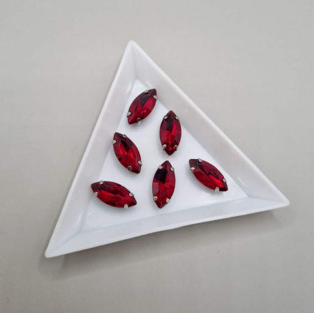 Rosu - Stras Frunza Rosu 7x15mm